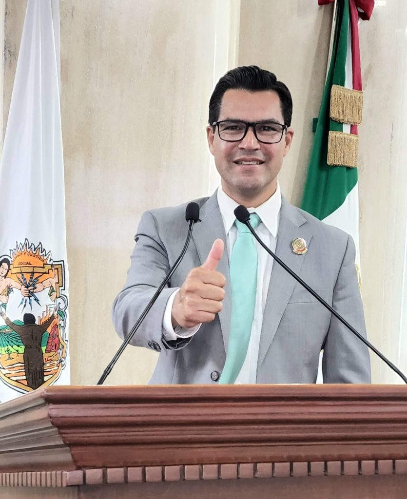 Proponen que se prohíba colocar lonas en inmuebles por adeudos fiscales