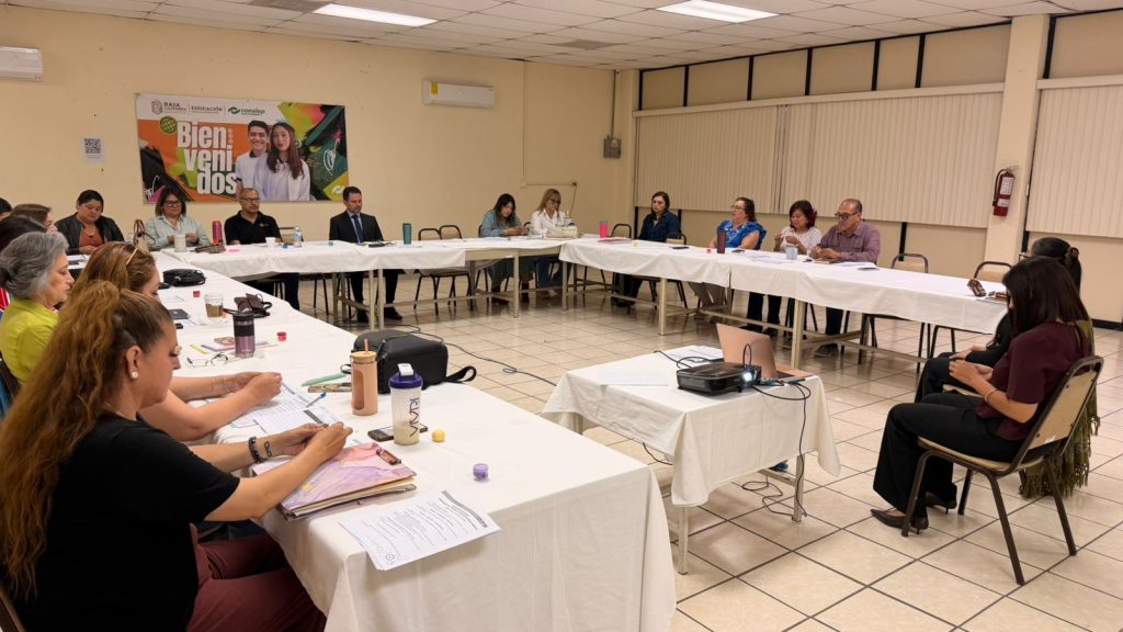 Capacitan a docentes sobre modelo de salud mental «Yo Contigo»