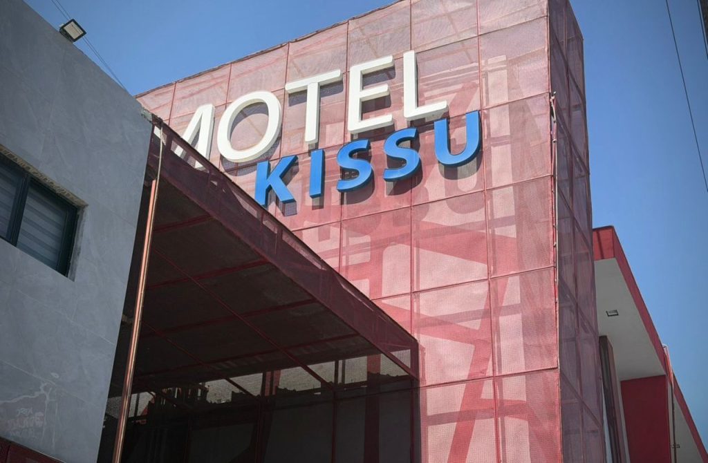 Rescatan a hombre presuntamente privado de la libertad en motel de Tijuana; hay dos detenidos