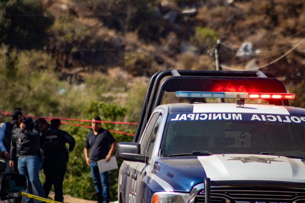 Detienen a dos policías de Tecate por nexos con el CJNG; investigan a otros tres agentes