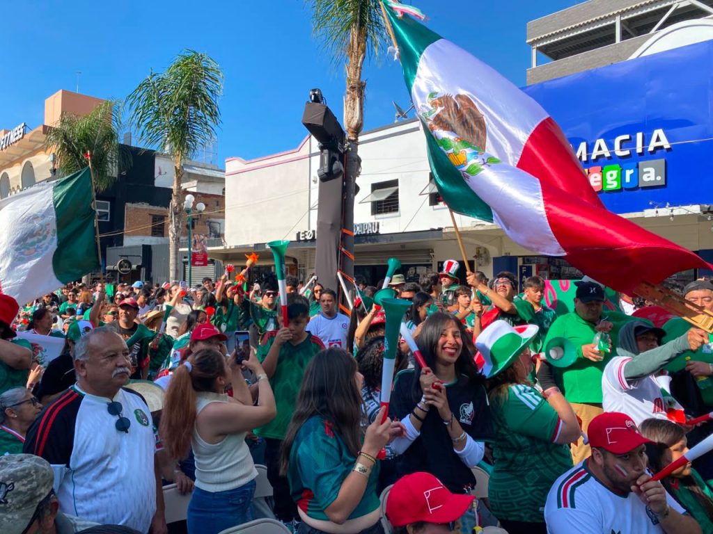 Tijuana celebra el triunfo de México en la Avenida Revolución; más de 8 mil aficionados disfrutaron del Baja Fut Fest