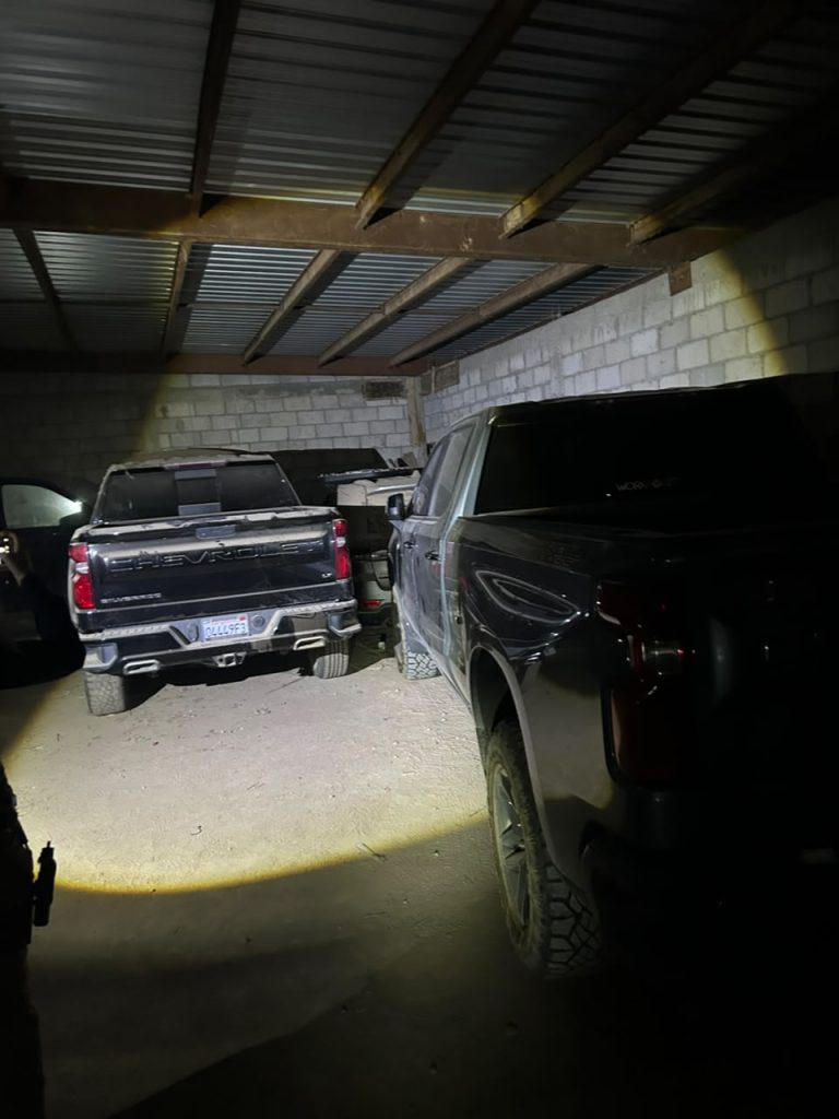 Aseguran 4 vehículos robados durante cateo en el Valle de Mexicali