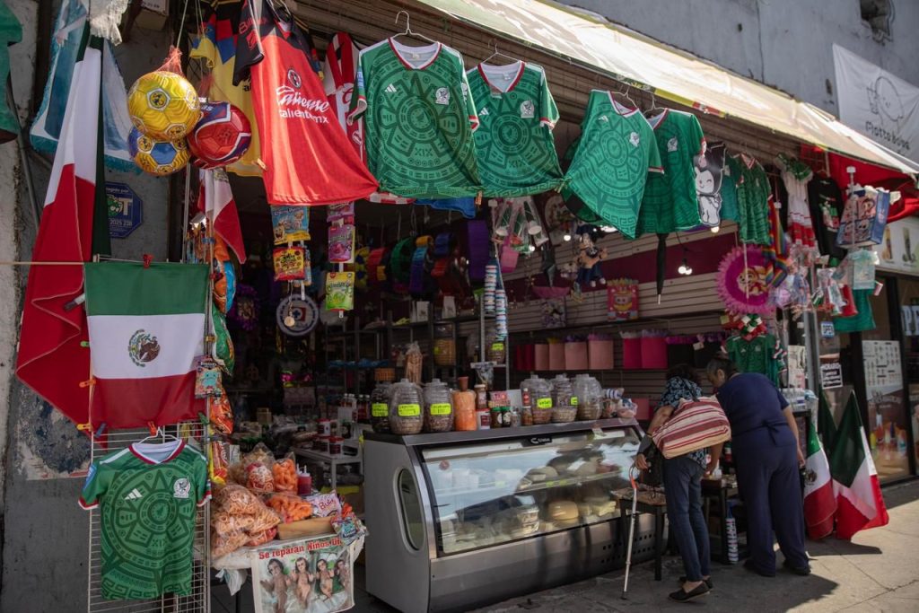 Artículos de la Selección Mexicana impulsan expectativas de venta entre comerciantes de Tijuana