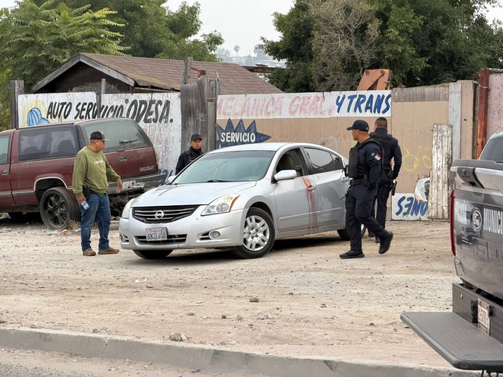 Localizan vehículo con manchas de sangre e impactos de bala en la colonia Buenos Aires Sur