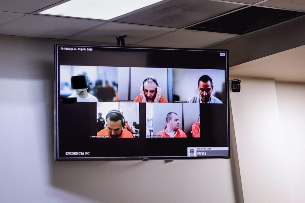 Entre tácticas dilatorias de la Fiscalía y carpetas incompletas, arranca a las 00:30 horas la audiencia pública del exjefe policiaco Pedro Mendívil