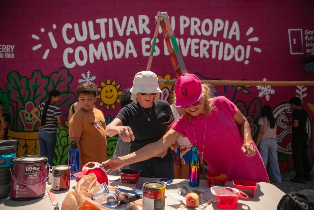 Inauguran huerto en Club de Niños y Niñas de Tijuana; menores cultivarán alimentos que llegarán a su plato