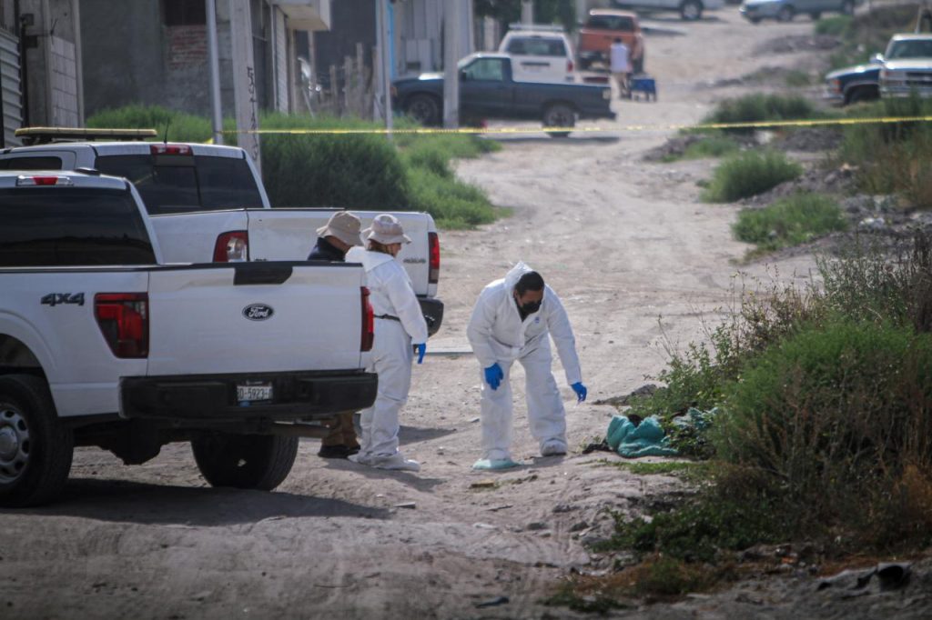 Hallazgo de un cuerpo envuelto en una cobija con huellas de violencia en la colonia Centauro