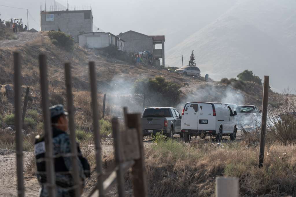 Hallan a un hombre sin vida y con huellas de violencia dentro de una camioneta