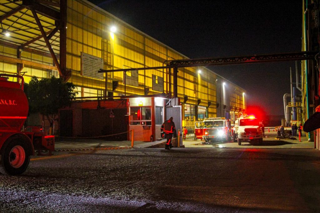 Incendio en empresa de galvanización de Valle Redondo obliga a evacuar a cerca de 40 trabajadores