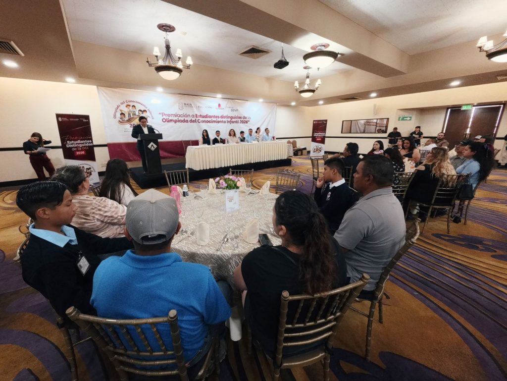 Reconocen trayectoria de 17 estudiantes de Baja California por excelencia académica