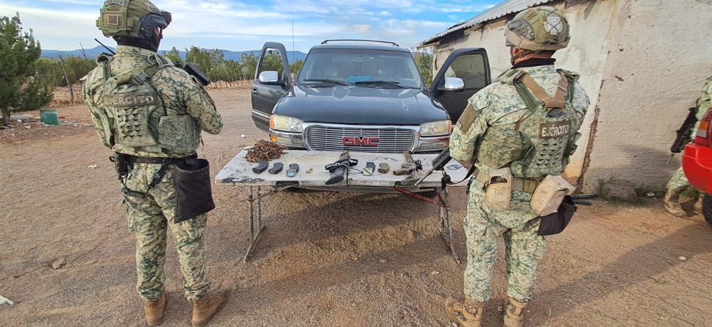 Ejército Mexicano aseguró armamento y vehículos en el municipio de Ensenada