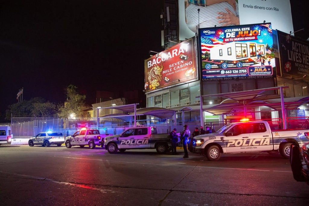 Persiguen a convoy del INM y Policía de Mexicali; el operativo terminó en entrega de detenidos en garita de San Ysidro