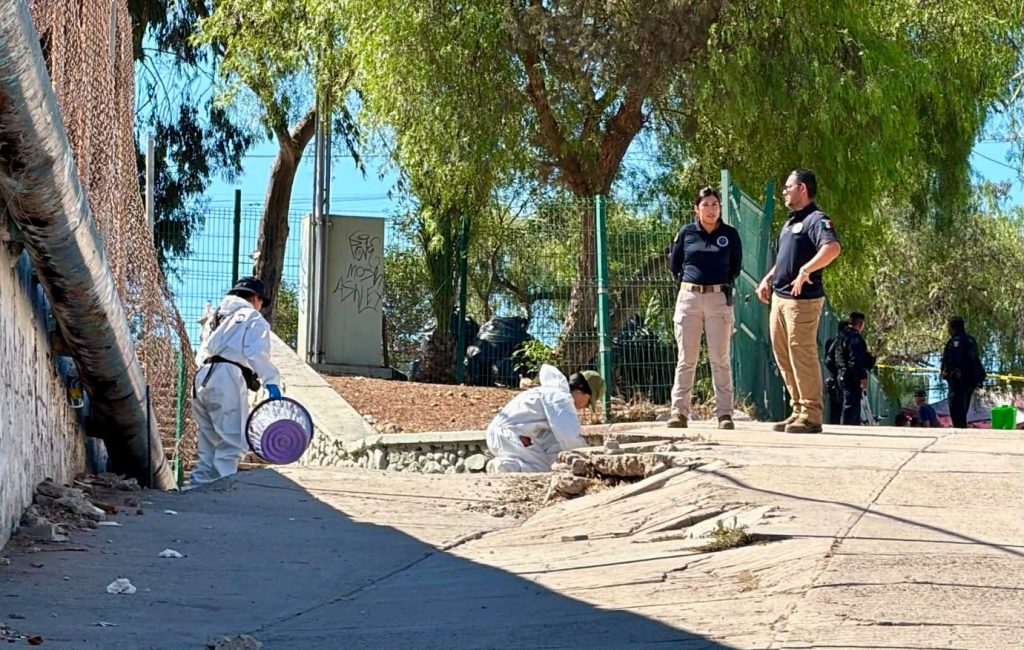 Hallazgo de restos humanos junto a narcomanta en la colonia Reforma