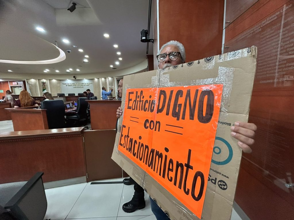 Trabajadores de ISESALUD exigen reubicación por falta de espacio