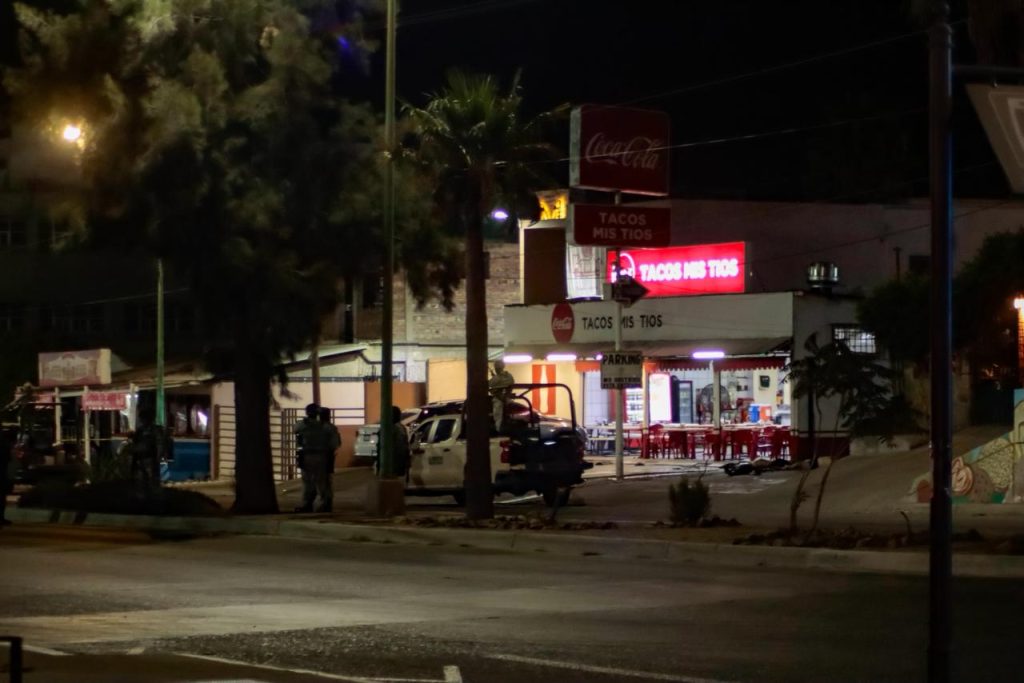 Asesina a tres personas en taquería de Tecate; suman cinco homicidios este sábado