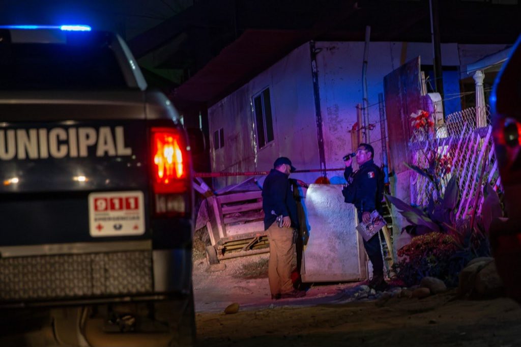 Hombre es asesinado a balazos en el patio de su domicilio en Playas de Tijuana