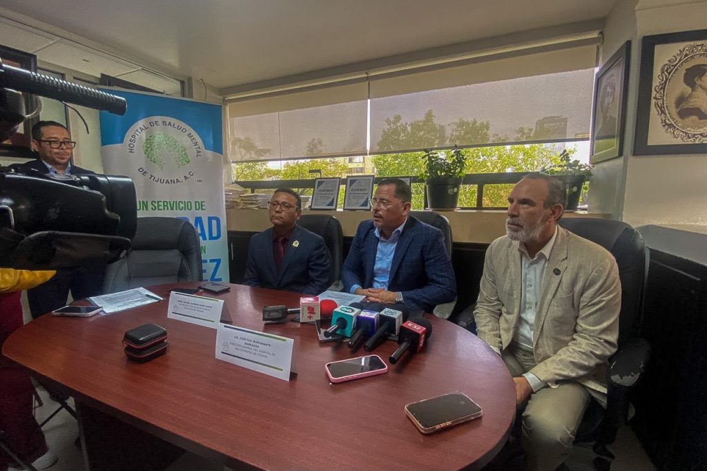 Preparan protocolo en escuelas de Tijuana ante regulación del uso de celulares