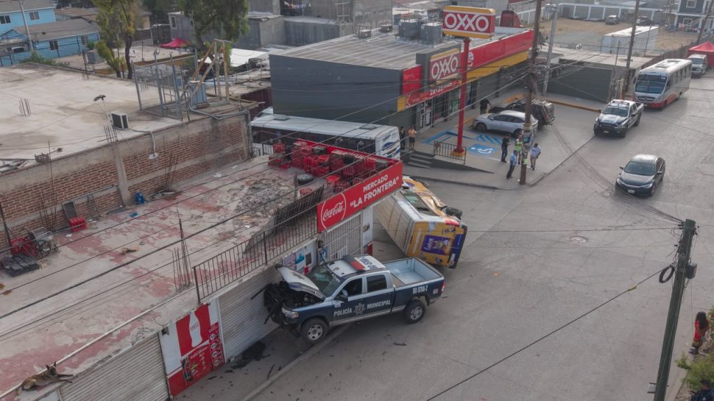 Choque entre patrulla y transporte público deja un policía lesionado en Nido de las Águilas