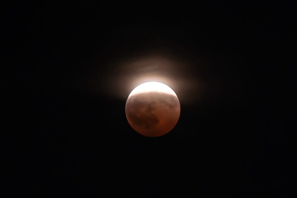 Una noche bajo la Luna: Tijuana observa el eclipse desde las alturas de la Torre médica New City
