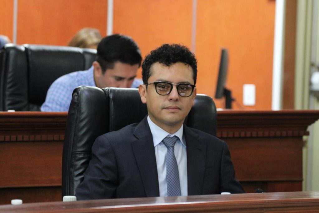 Elige Congreso del Estado nueva mesa directiva; la encabeza el Dip. Eligio Valencia