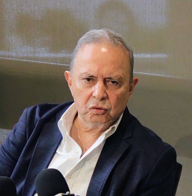 Gobernadora no debe separarse del cargo: Fernando Castro Trenti