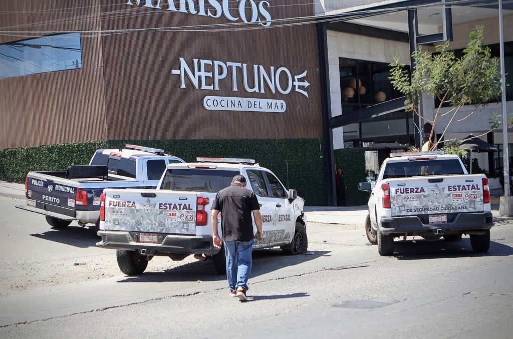 Choque vehicular en la colonia Las Américas deja una mujer lesionada; hay una unidad de la FESC involucrada