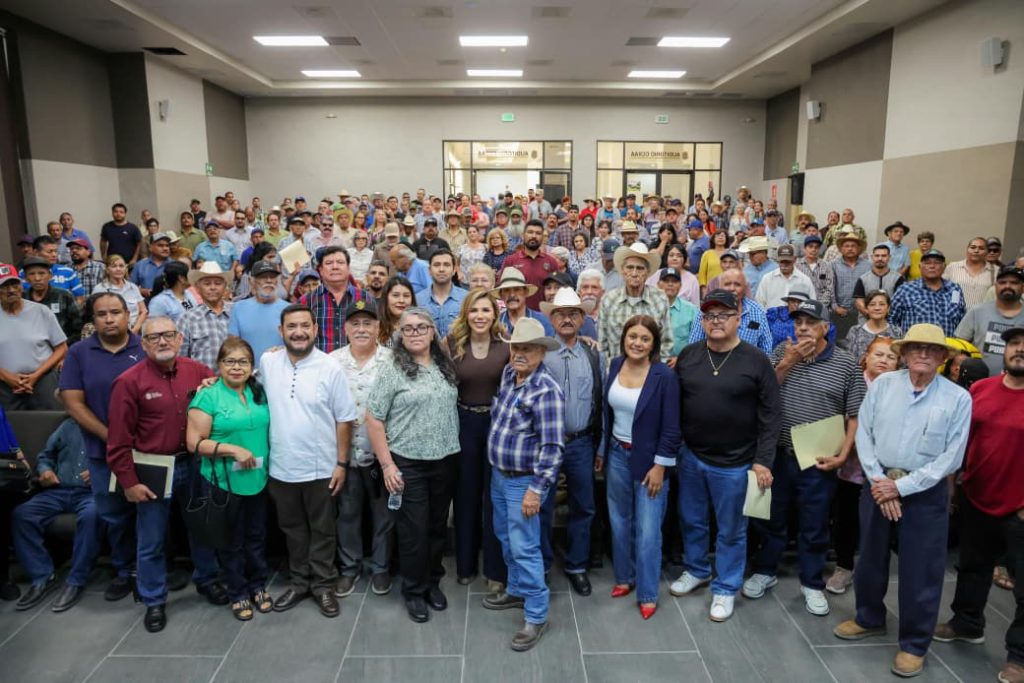 Entregan apoyos compensatorios a usuarios del Distrito de Riego 014