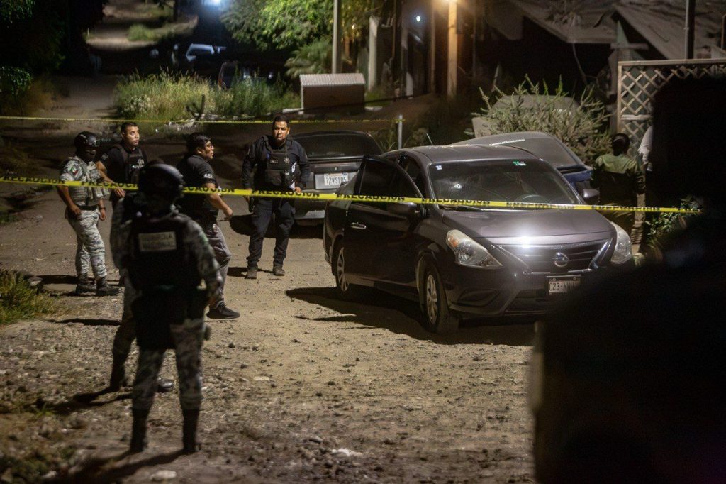 Joven de 24 años es asesinado a balazos dentro de un automóvil