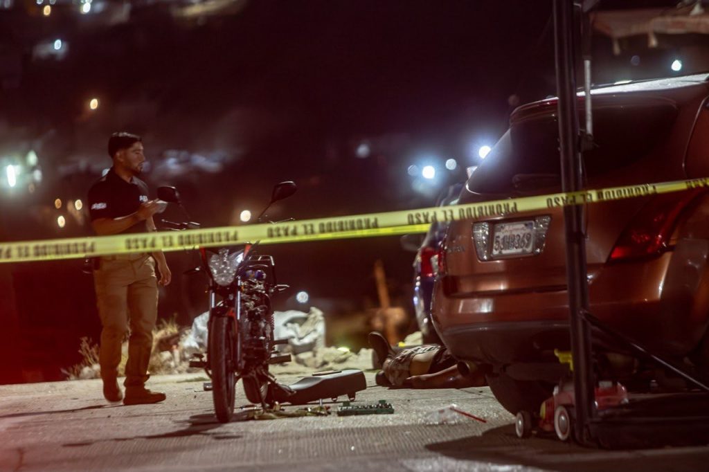Asesinan a balazos a joven de 27 años en la Sánchez Taboada; dejan mensaje con amenazas