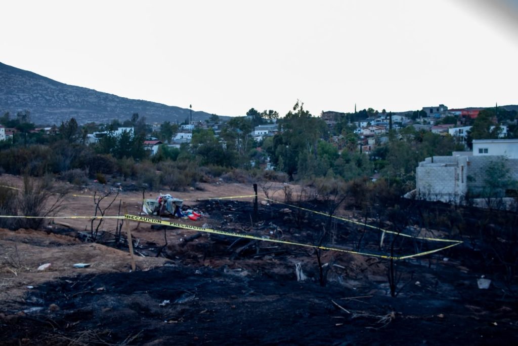 Hombre muere calcinado tras incendio de vivienda improvisada en Tecate