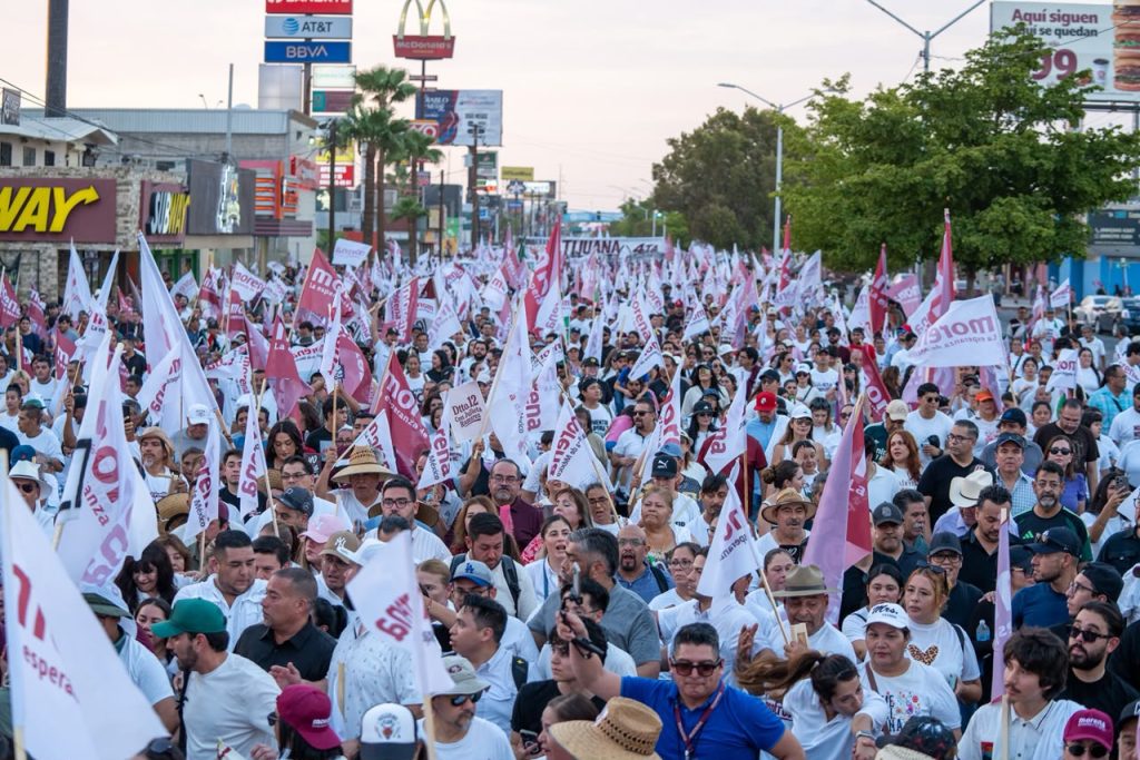 Julieta Ramírez encabeza marcha y recibe apoyo de más de 11 mil personas