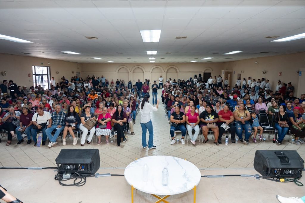 Julieta Ramírez sostiene encuentro con ciudadanos del Valle de Mexicali