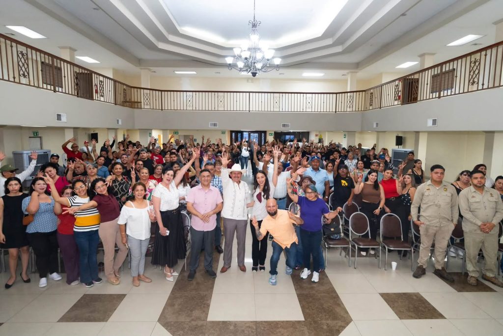 Julieta Ramírez sostiene encuentro con trabajadores del servicio público de BC