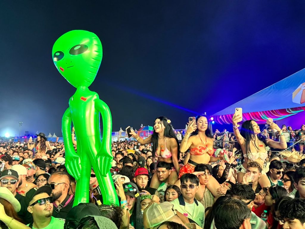 Miles disfrutan de música y fiesta en el Baja Beach Fest en Rosarito
