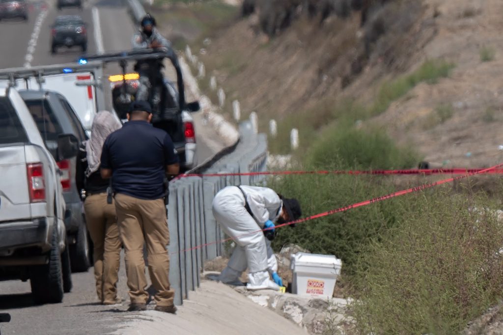 Localizan dos cabezas humanas dentro de hieleras en San Antonio del Mar