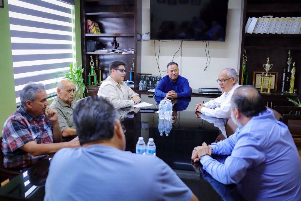Visita Alfredo Álvarez a sector productivo de Maneadero en Ensenada