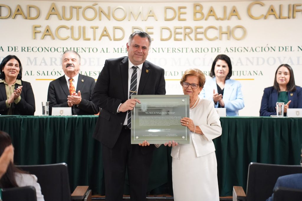 UABC distingue trayectoria de la doctora María del Refugio Macías Sandoval