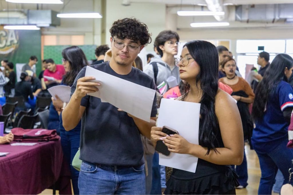Llevan 2,500 vacantes de empleo a jóvenes de la UABC