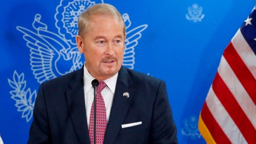«Vamos tras lo que más les duele a los cárteles: su dinero», advierte Embajador de EUA en México