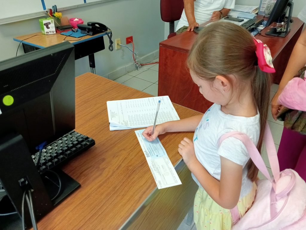 Reciben beca más de 1,000 estudiantes de educación básica de Ensenada