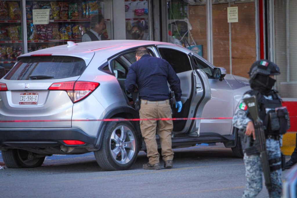 Ataque armado deja hombre lesionado afuera de comercio; agresor huye en motocicleta de reparto de comida