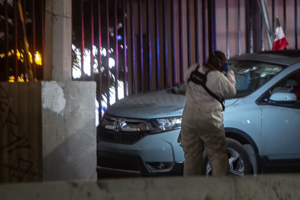 Hombre es asesinado a balazos mientras conducía en Santa Fe