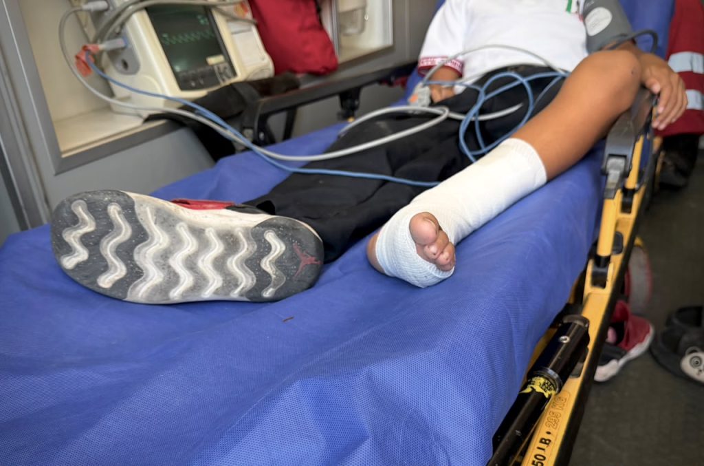 Mujer atropella a menor y a su madre afuera de una primaria en Buenos Aires