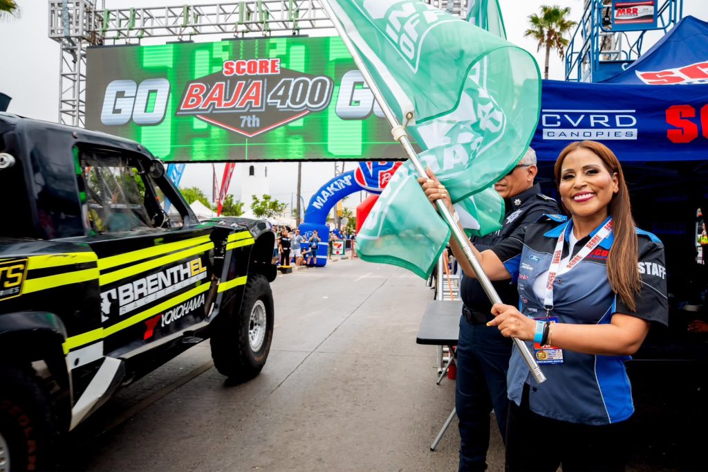 Encabeza Claudia Agatón banderazo de la Baja 400