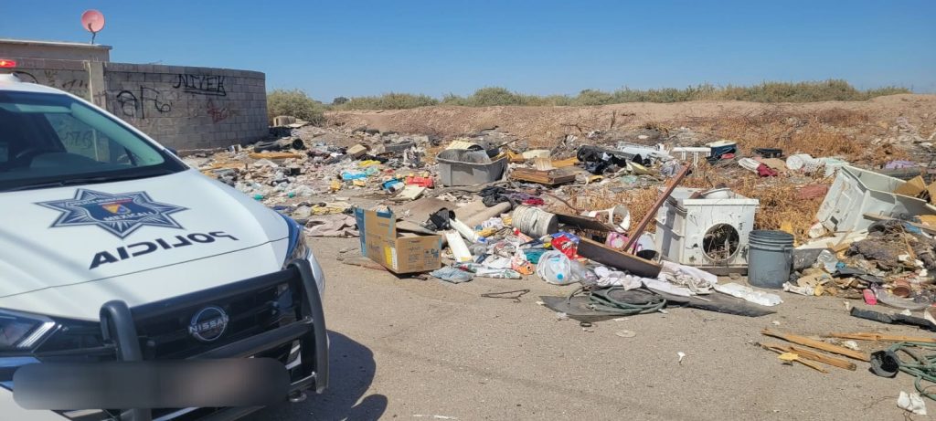 Unidad ecológica sorprende y arresta a sujeto arrojando basura en Jazmines 2