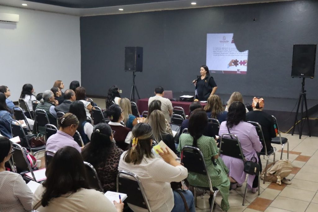 Capacitan a directivos para confirmar consejos escolares en Rosarito