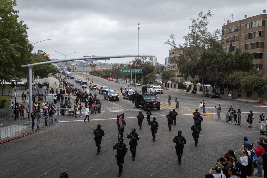 Tijuana celebra con desfile cívico-militar el 216 Aniversario de la Independencia de México