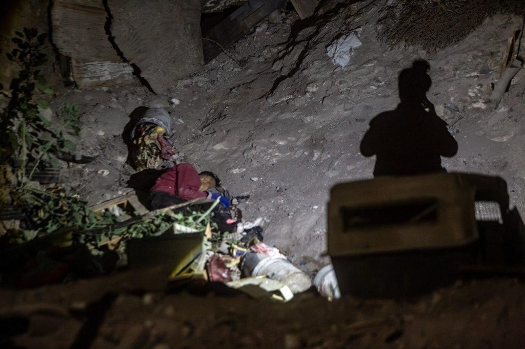 Ataque armado deja a una pareja sin vida; tres menores resultan ilesos