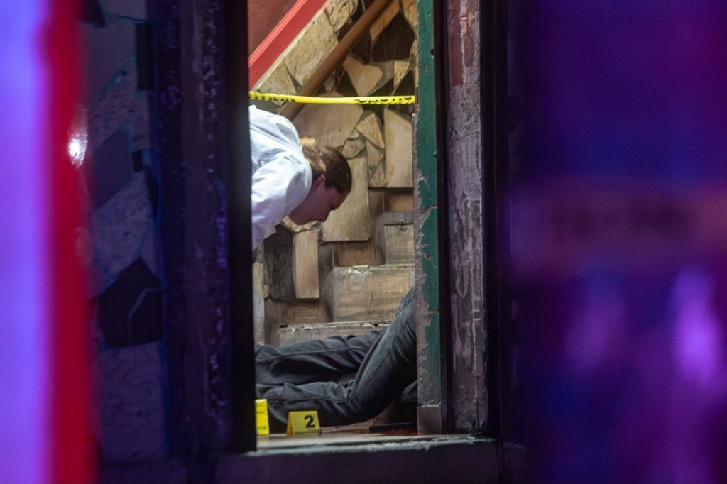Guardia de seguridad es asesinado a balazos en la entrada de un billar en Cerro Colorado