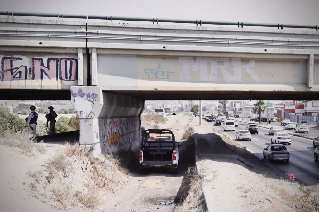Localizan dos cuerpos con huellas de violencia en la canalización del Río Tijuana